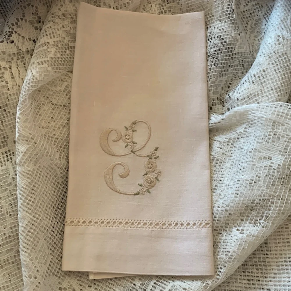 VINTAGE GUEST TOWEL CREAM LINEN MONOGRAMMED “G” 20”x14” DRAW STITCH HEM